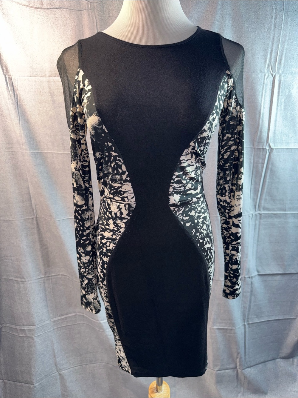 1786-Dots Black and White Long-Sleeve Bodycon Dress